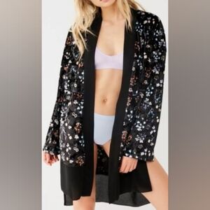 Out From Under Urban Outfitters Black Crushed Velvet Floral Open Kimono XS/S